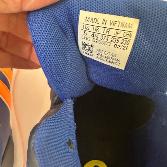 Adidas Kids High Top Sneakers Size 5 Blue Orange – NWT - Picture 2 of 4